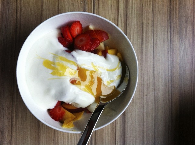 Easy, healthy desserts Fruit, yogurt and honey delight